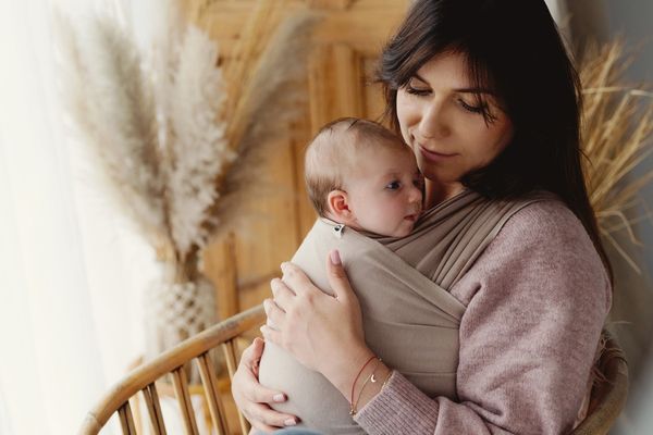 Elastický šátek – měkké a bezpečné nošení miminka od narození, ideální pro začátečníky