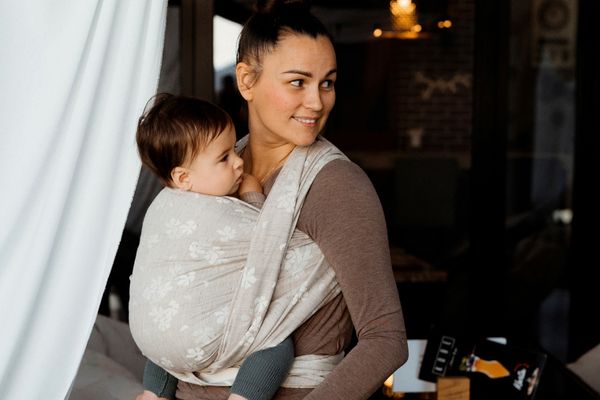 Nejčastější problémy s šátkem na nošení dětí – praktické rady a řešení pro bezpečné a pohodlné nošení