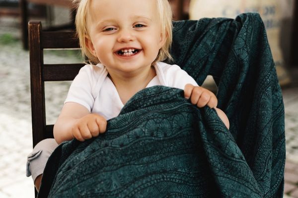 Nejčastější problémy s nošením v šátku – chyby a jejich rychlá řešení