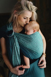 Ring Sling Jade Cube vel. M /II. jakost– zelenošedý, snadno použitelný