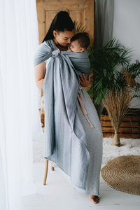 Bamboo Angelite M – šedý, prodyšný ring sling šátek na léto i po celý rok
